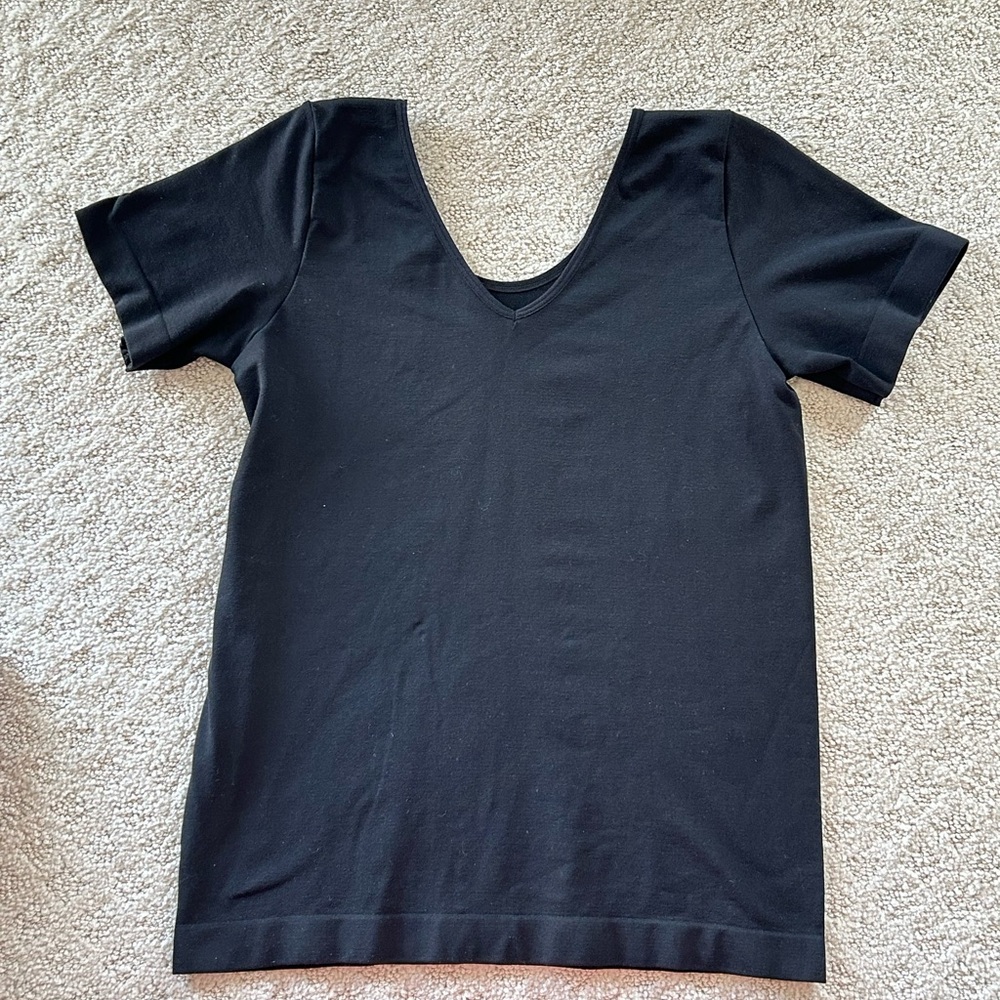 Black stretchy active women’s shirt